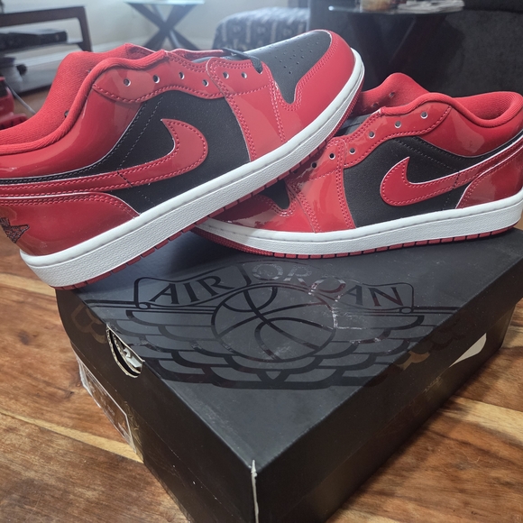Nike Air Jordan Men's "Reverse Bred" Low Sneakers. 8.5M/10W - Picture 1 of 6